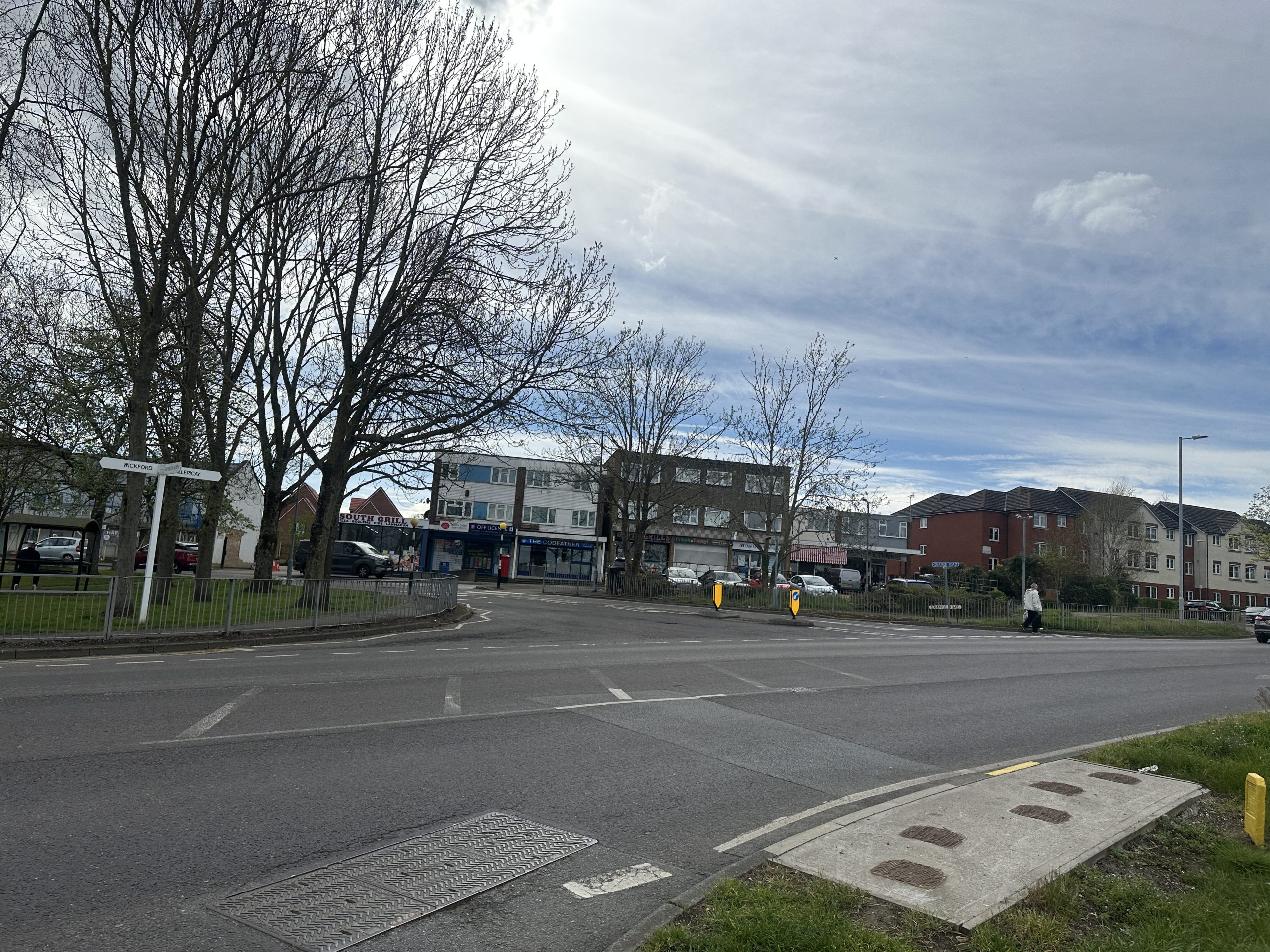 Outwood Common Road: existing exterior aspect