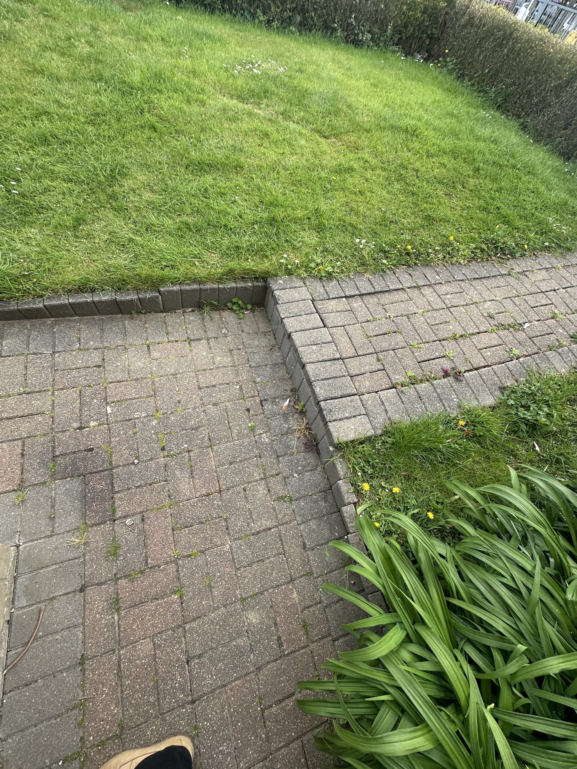 Outwood Common Road: existing exterior aspect