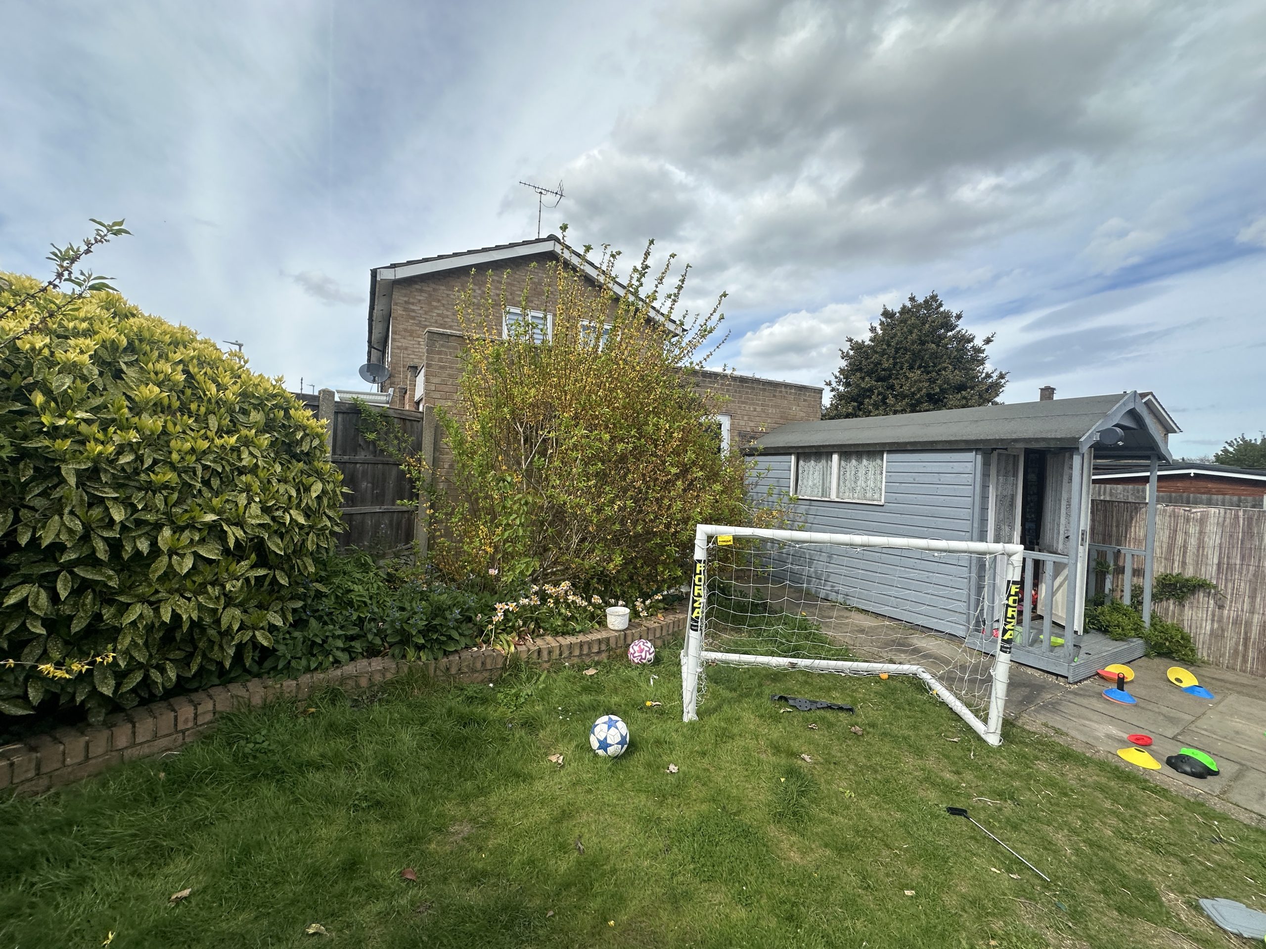 Outwood Common Road: existing rear garden