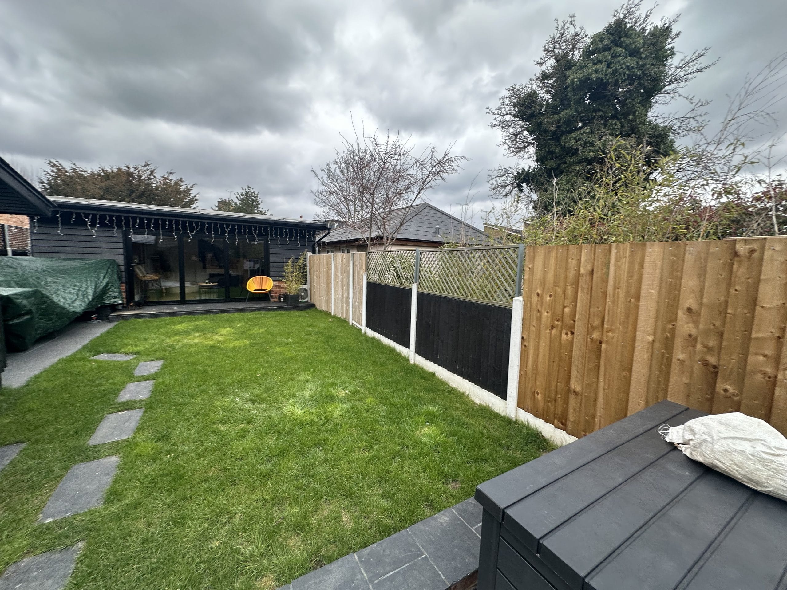Manor Road: garden