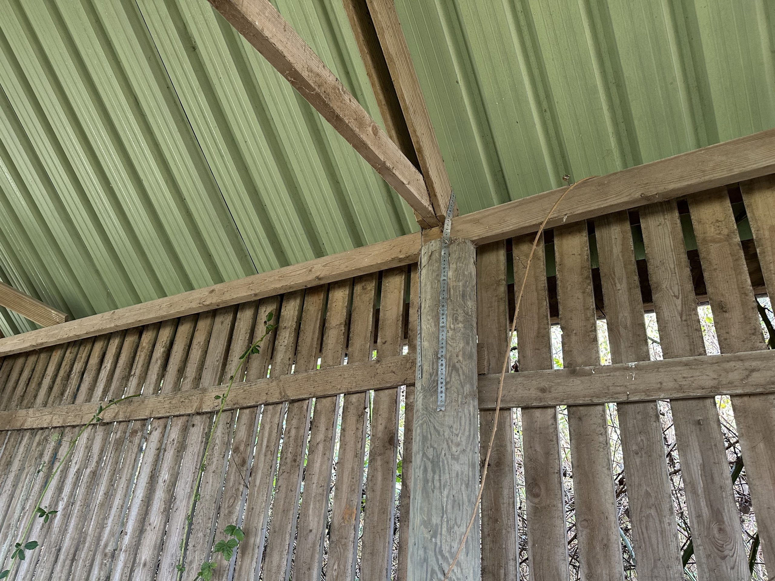 Andrews Farm barn: side elevation from slightly wider angle showing full length of the barn